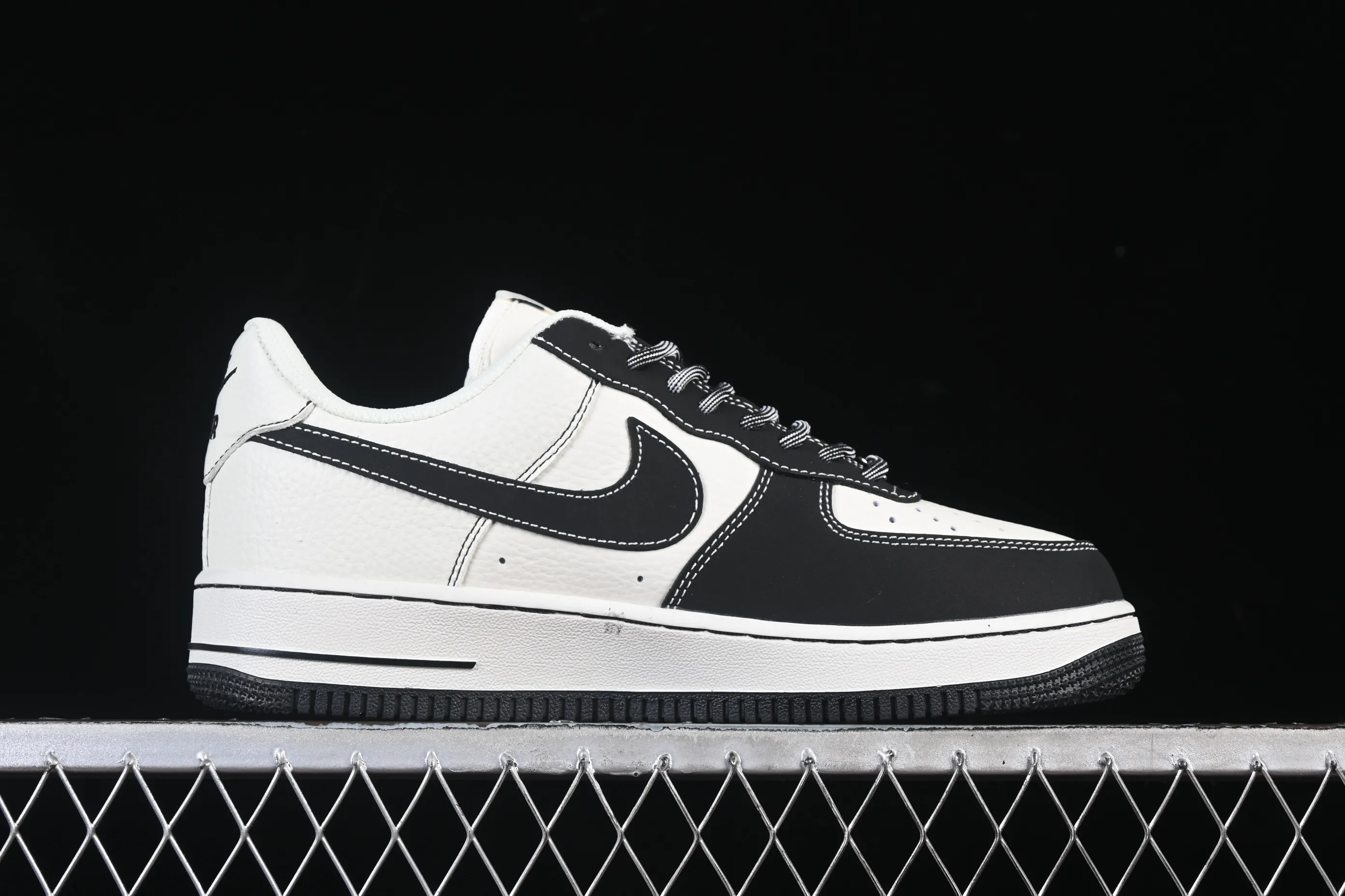 All Categories Nk Air Force 1 Air Force Series Nk Air Force 1 Low Air Force Low Nike Air Force 1'07 Low Classic Black and White Air Force One Low Casual Shoes NH0601-574